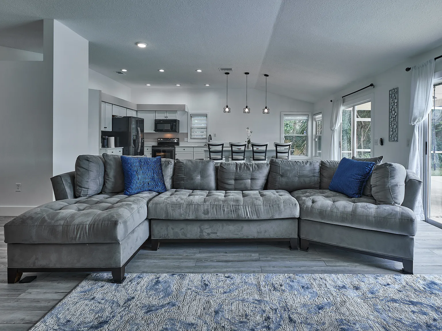 3 bed, 2000 sqft, $4,700 — Photo 1