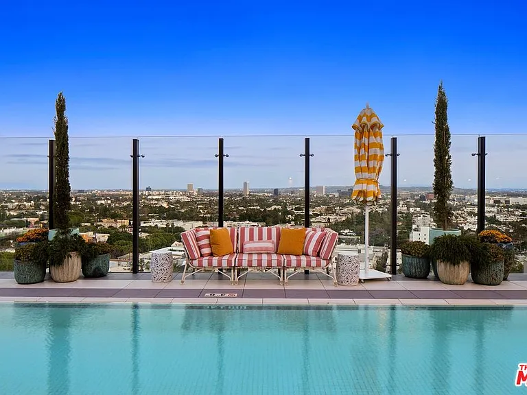 8420 Sunset Blvd #307 — Photo 32