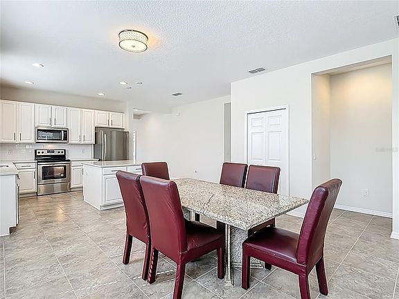 3rd image of 1813 Castleton Dr
