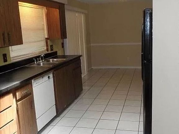 5th image of 3738 Wateroaks Dr