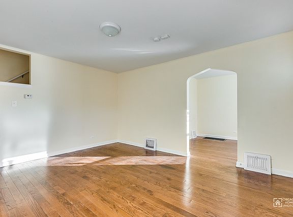 4th image of 313 Geneva Ave