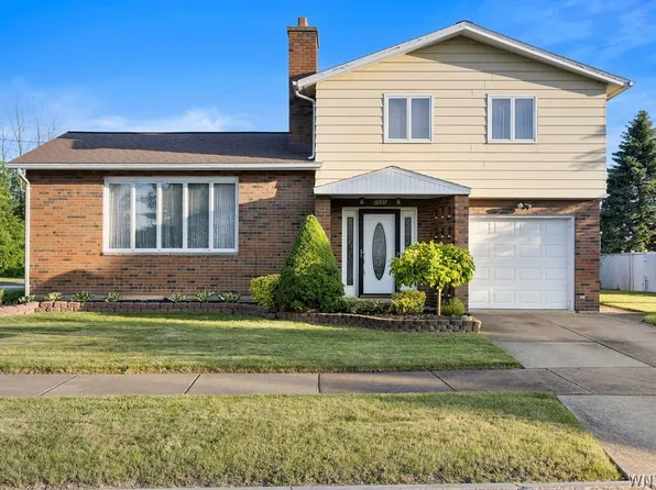2655 Fairway Dr, Niagara Falls, NY 14305