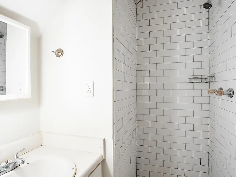 180 Howard St NE #B — Photo 12