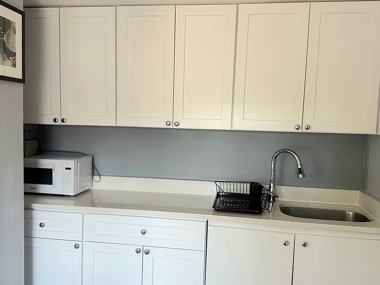12 Crown St #3 — Photo 1
