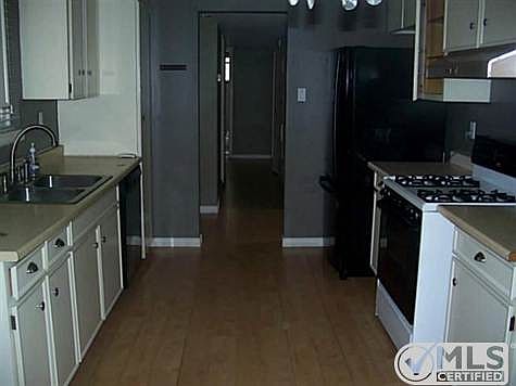 5th image of 5913 Cabrillo Dr