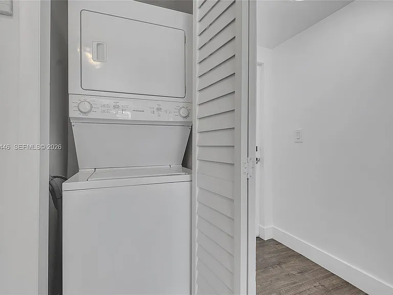 1114 S Douglas Rd #4 — Photo 6