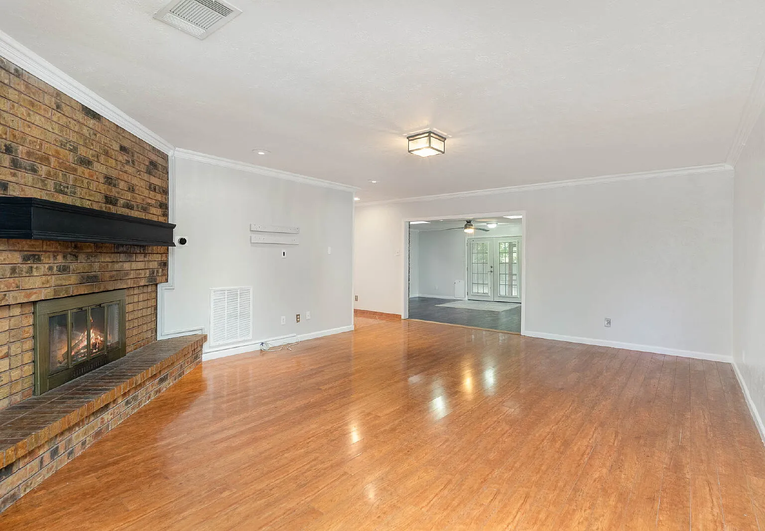 3 bed, 2.0 bath, 1652 sqft, $2,325 — Photo 3