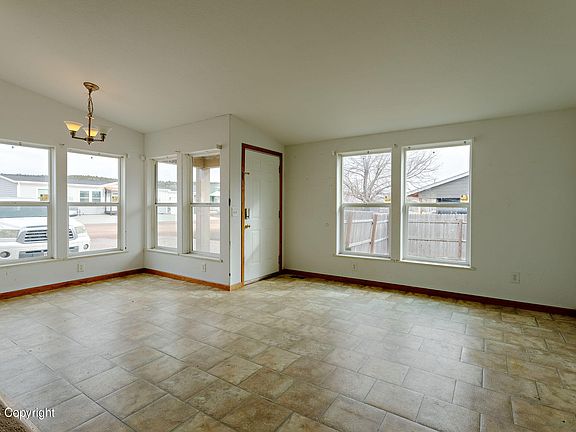 5th image of 1660 Sage St