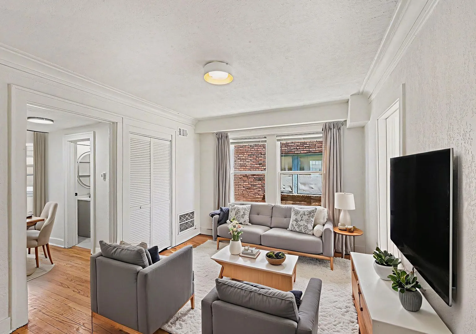 The Bristol Apartments — Photo 1