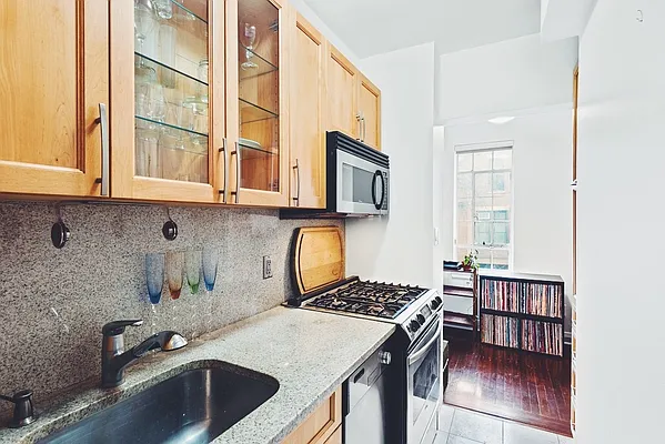 Sold by Nest Seekers International | media 12