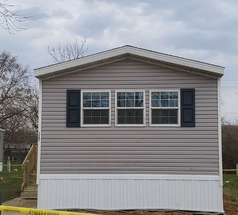 2nd image of 1307 Rushmore Blvd E