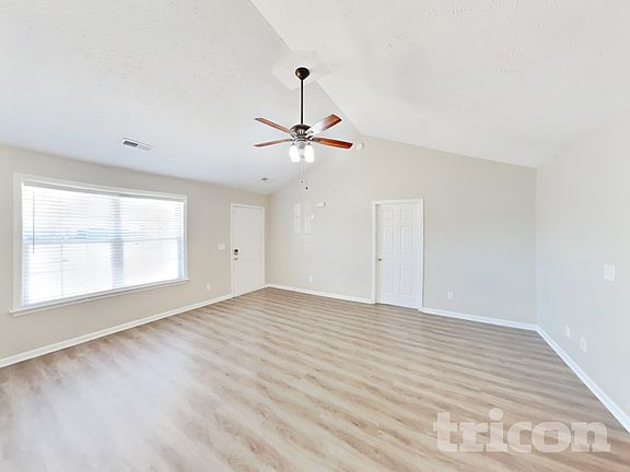 4th image of 901 Laramie Ct
