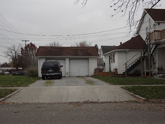 2nd image of 123 Dewey St