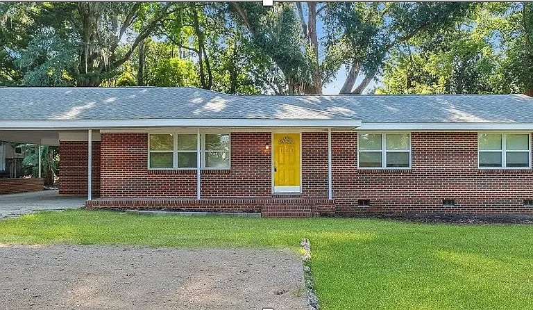 123 Columbia Dr #A — Photo 2