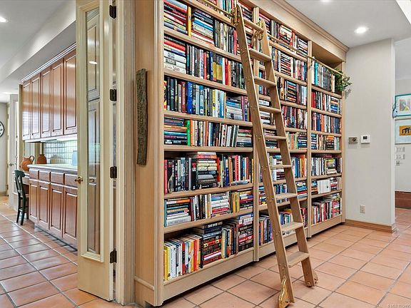 5th image of 605 Denver Pl