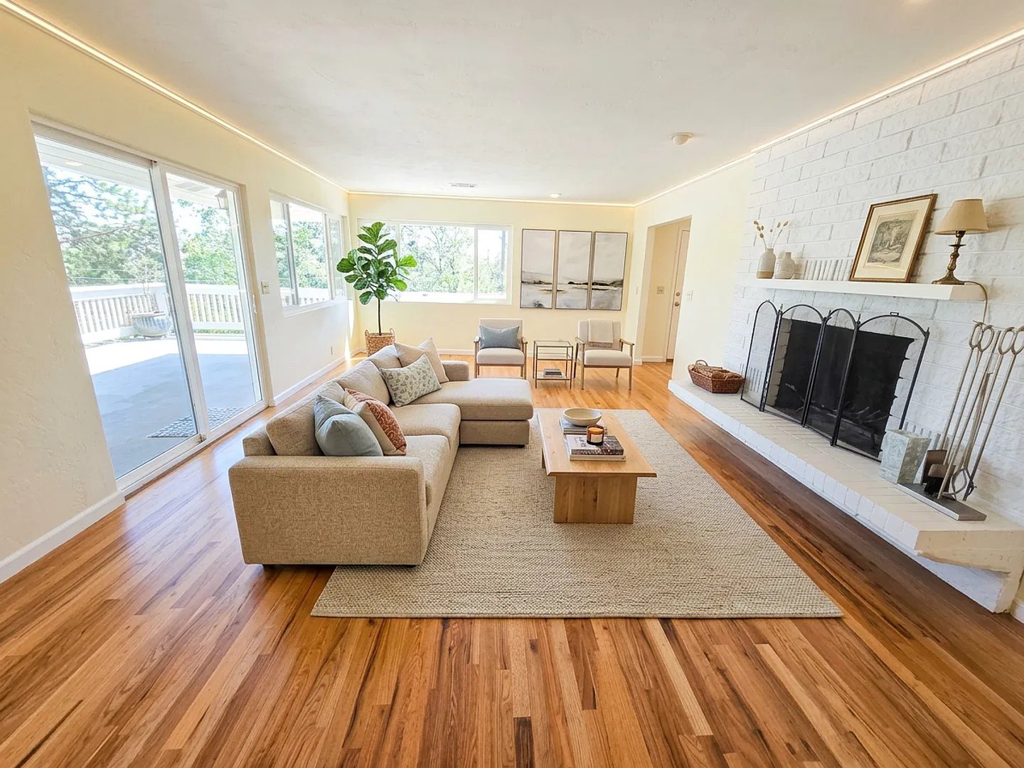 Available Now! 3 bedroom, 2.5 Bath Home with Large Deck & View — Photo 2