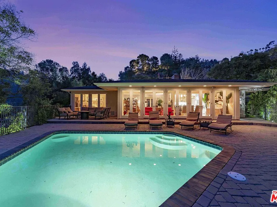 1457 Claridge Dr