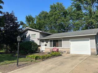167 Shadywood Ln, Elk Grove Village, IL 60007