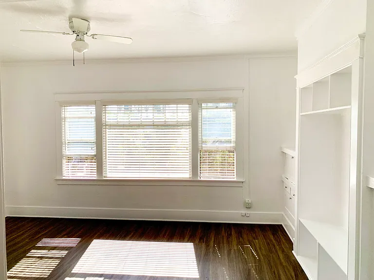 1415 E 2nd St #14 — Photo 3
