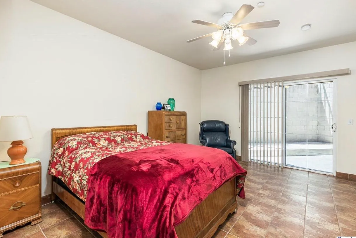 1 bed, 4000 sqft, $1,100 — Photo 1