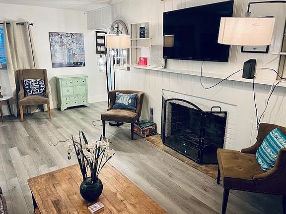 3rd image of 2818 Grand Ave