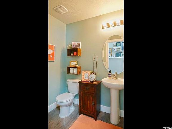 5th image of 3134 W Manor View Dr