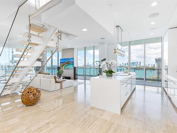 4th image of 1445 16th St #Penthouse 1