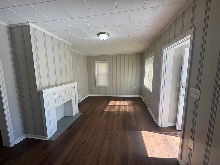 9611 Dunlap Ave — Photo 2