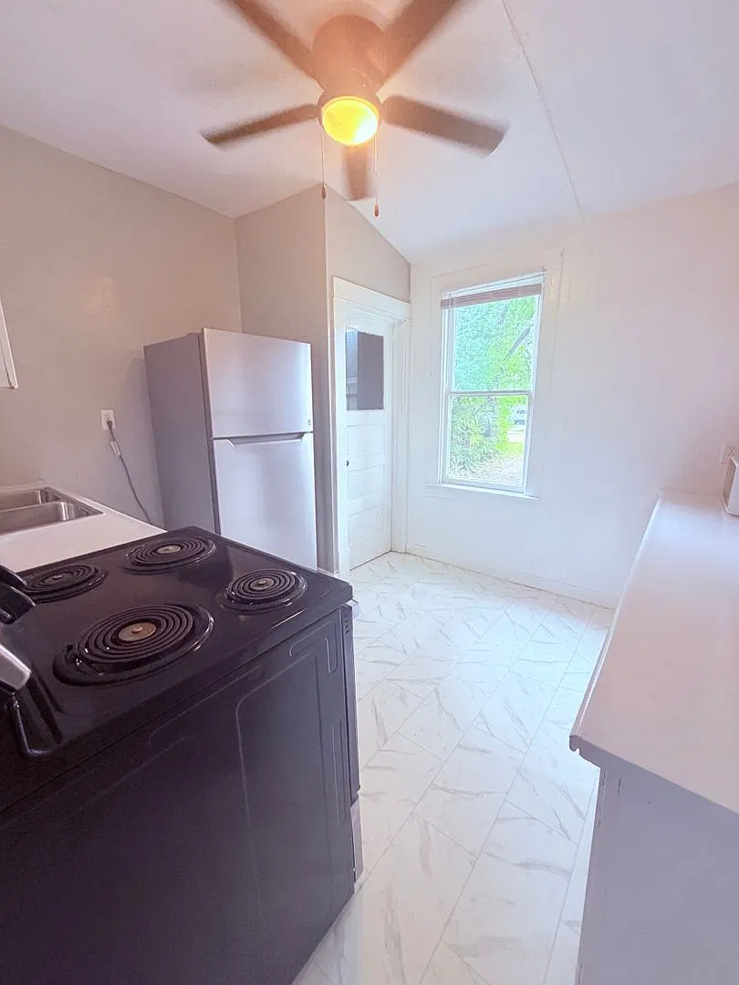 2 Bedroom 1 Bath house! — Photo 3