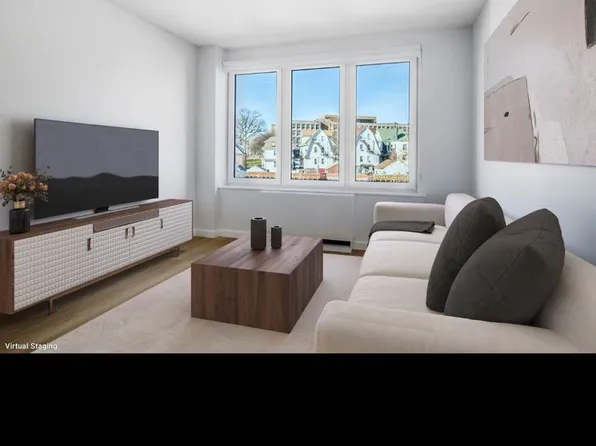 71-02 Parsons Boulevard image 8 of 10