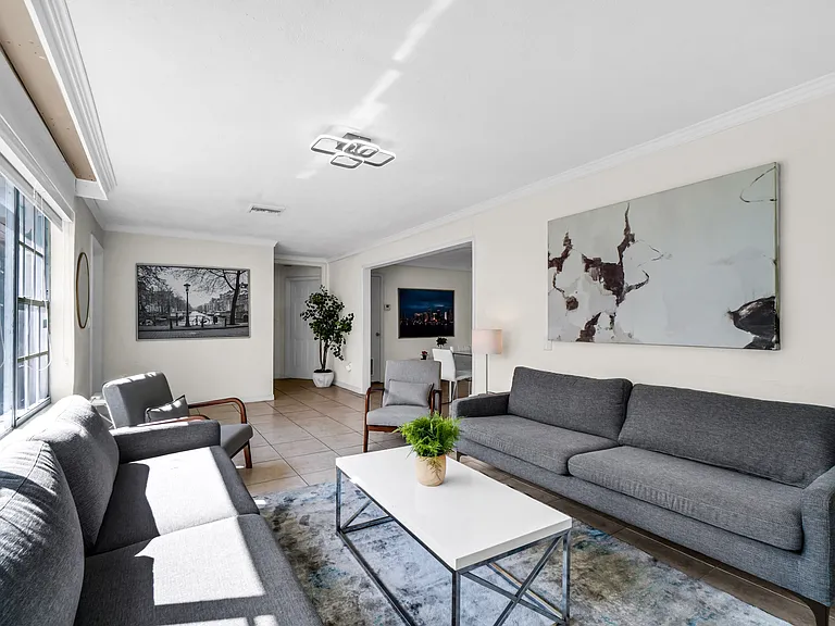 2710 SW 22nd Ave — Photo 12