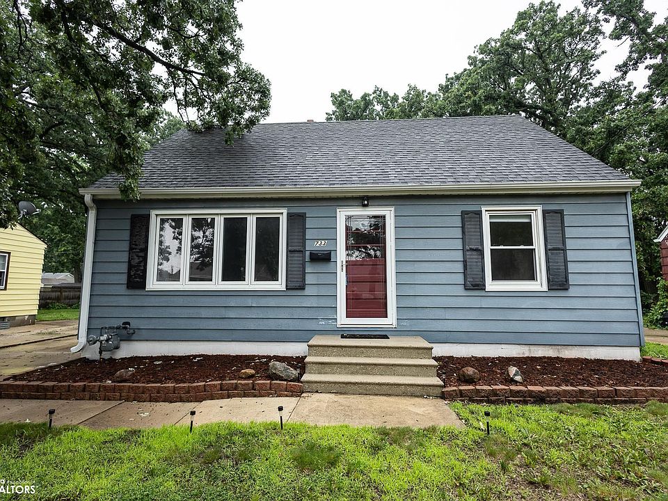 1st image of 733 17th St NE