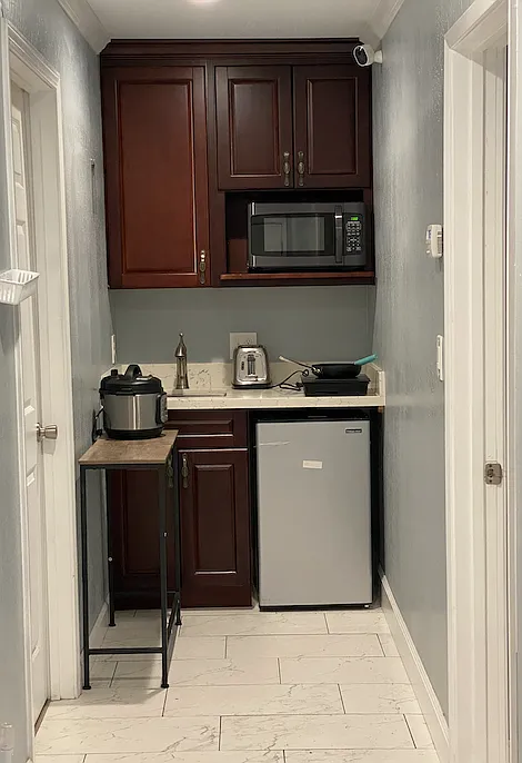 1 bed, $1,300 — Photo 2