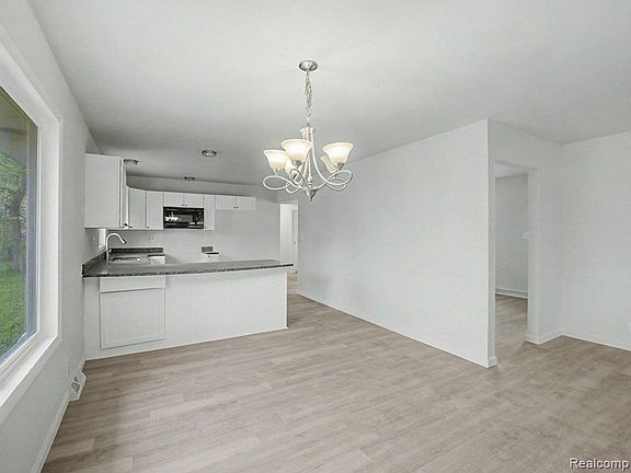 5th image of 11414 N Lewis Rd