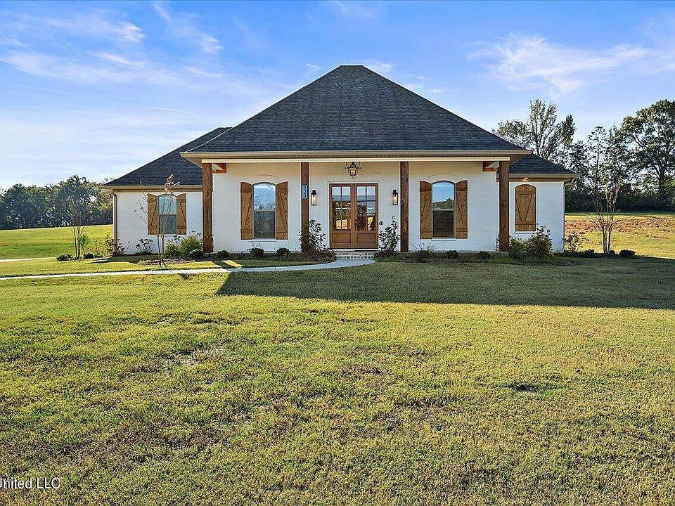 1st image of 320 Driftwood Ln