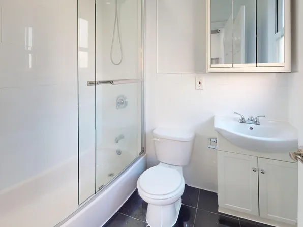 156 Wythe Avenue image 11 of 14