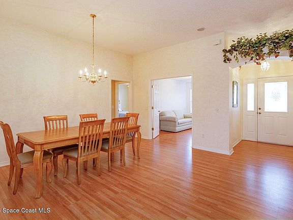 4th image of 1115 Saldivar Rd