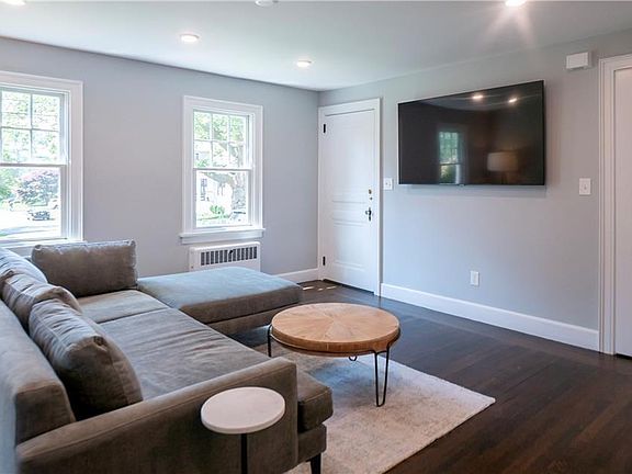 5th image of 118 Ruggles Ave #101