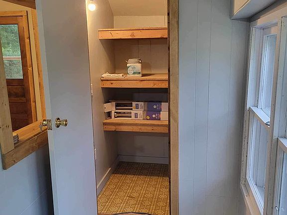 Entryway storage