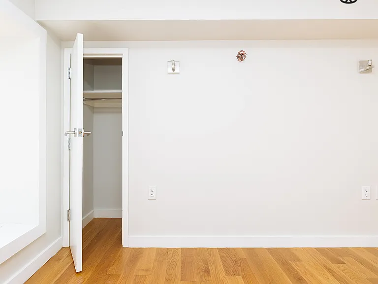 100 Dupont St #1G — Photo 4