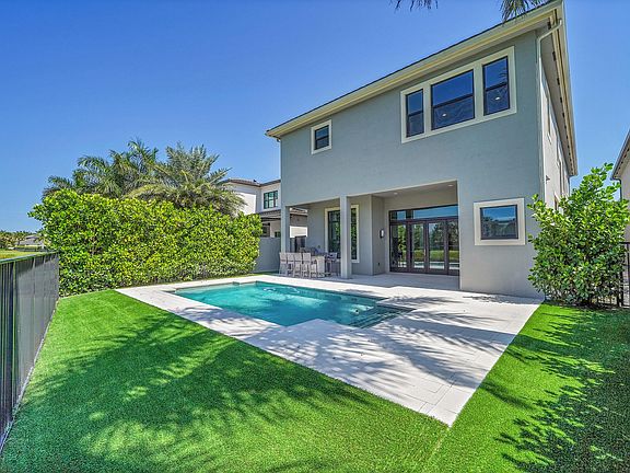 4th image of 9081 Chauvet Way