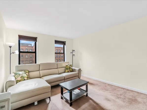 2229 Knapp Street image 1 of 11