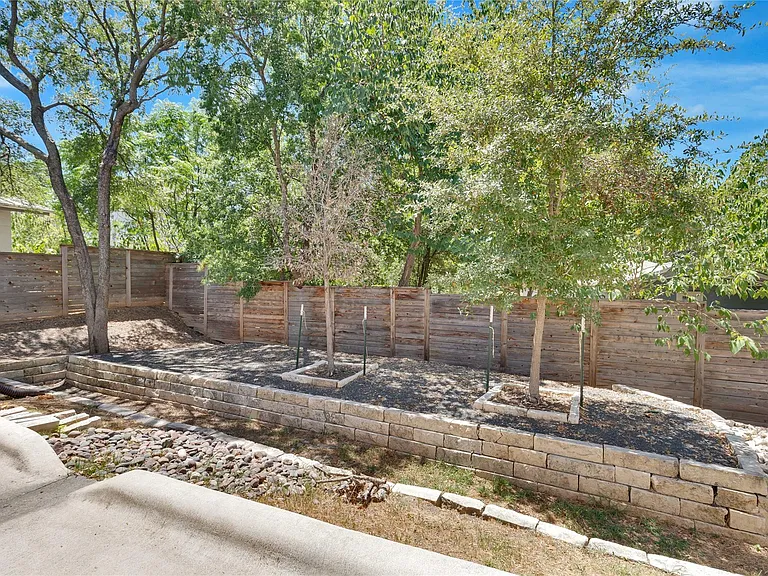 1128 Chicon St #201 — Photo 27