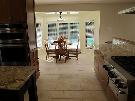 3rd image of 3372 Douglas Dr