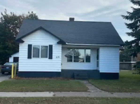 235 S 22nd St, Escanaba, MI 49829