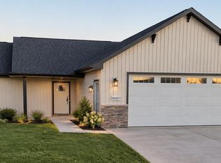 W6857 McAllister Dr, Greenville, WI 54942