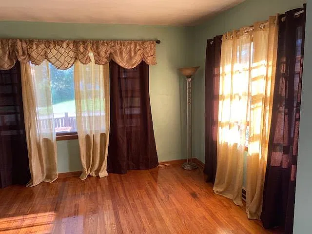 5810 Garrett Ln — Photo 4
