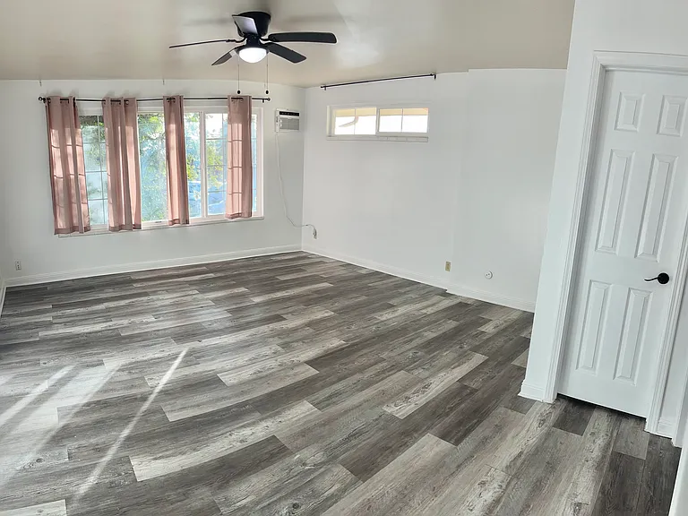 Luray Cir — Photo 1