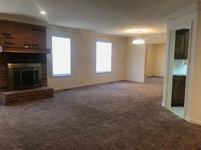 11906 Shady Trail Ln — Photo 2