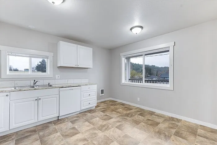 1111 Grand Ave #B — Photo 12